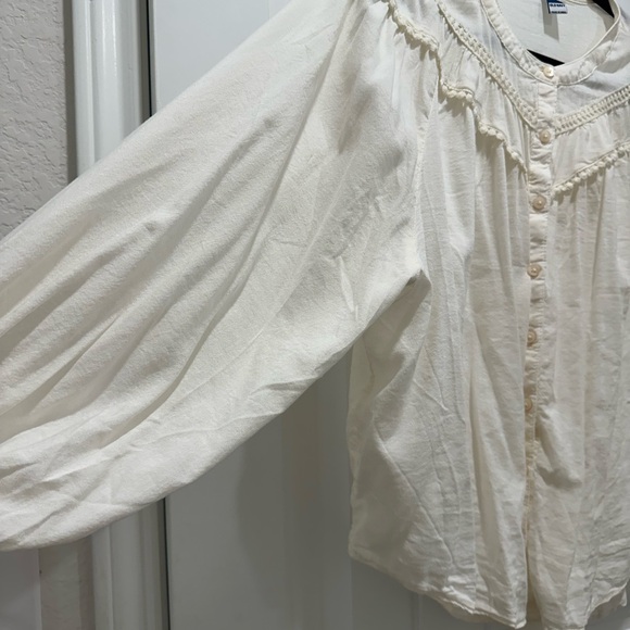 Old Navy brand poet blouse in white/cream color - Picture 6 of 7